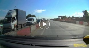 Полицейский внедорожник столкнулся с мотоциклом в Балашихе