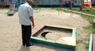 Опасная песочница в Кемеровской области (3 фото)