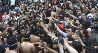 Голый набег на Филиппинах (10 фото)