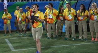 Волонтер на Олимпийских играх сделала предложение регбистке сразу после матча (6 фото)