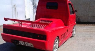 В Хабаровском крае автомобилист переделал свой мини-грузовичок в Ferrari (7 фото)