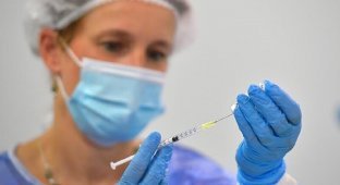 Медсестра-антиваксерша избавила пациентов от вакцинации (4 фото)