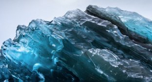 В Антарктиде обнаружили перевернутый айсберг (4 фото)