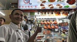 Заслужил: уличный повар из Сингапура Чан Хон Мен получил звезду Мишлен (4 фото)