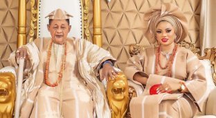 81-летний африканский король Ламиди Адейеми III отпраздновал день рождения 22-летней жены Ануолувапо Адейеми, которую ему «подарили» в знак уважения (10 фото)