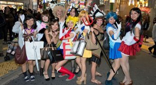 Модные персонажи на улицах Токио (25 фото)