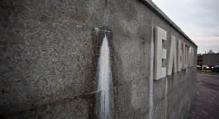Памятник Ельцину в Екатеринбурге (8 фото)