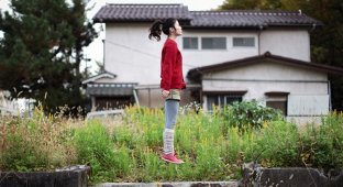 Левитация японской девочки (14 фото)