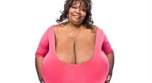 7 женщин с самой большой грудью в мире (21 фото)