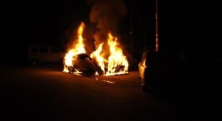 В Иркутске сгорел Bentley Continental GT (7 фото)