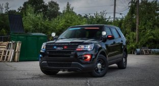 Полицейский Ford получил получил спрятанные "мигалки" (5 фото + 1 видео)