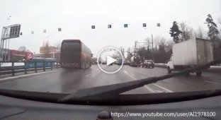 Автобус протаранил шесть машин в Москве
