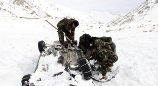 Снежные лавины в Афганистане (13 фото)