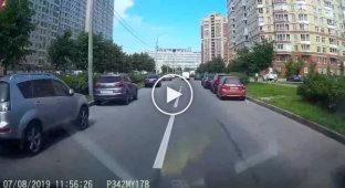 В Петербурге девушка попала под почтовый автомобиль