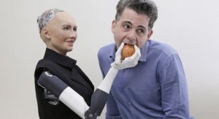 Создатель робота Софии заявил, что к 2045 году люди начнут вступать в брак с андроидами (7 фото)