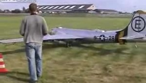 Самая большая модель игрушечного самолета