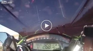 В Турции байкер влетел в аварию на скорости 298 км час