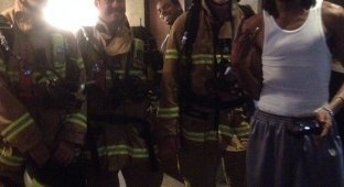 Пожарные ворвались к Снуп Доггу (7 фото)