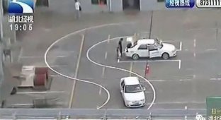 В Китае закрыли опасную автошколу (3 фото)