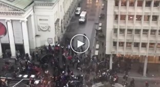 В Брюсселе собравшиеся на встречу с блогером фанаты устроили беспорядки