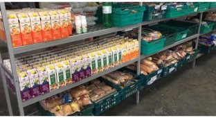 В Великобритании открылся первый супермаркет, где продаются продукты, выброшенные на помойку (6 фото)