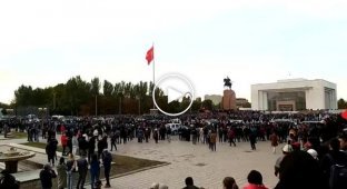 В Бишкеке начались столкновения - на улицах слышна стрельба