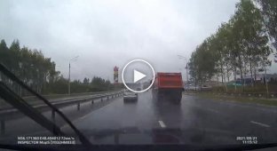 Во Владимире гонщик на «Жигулях» завалил на бок «УАЗик»