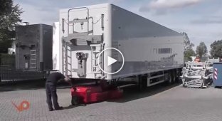Европейские технологии. Ручной тягач для перегонки грузовых полуприцепов