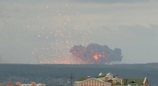 Взрывы на военном складе под Ачинском. Идет эвакуация (7 фото)
