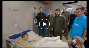 Владимир Зеленский посетил маленьких украинцев из Мариуполя в больнице