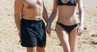  Саркози со своей невестой Карлой Бруни на пляже (5 Фото)