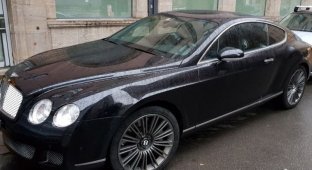 В Петербурге у молодого человека угнали Bentley в день покупки (2 фото)