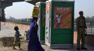 Туалетная бумага из индийского общественного туалета (2 фото)