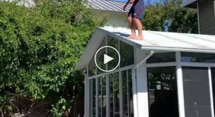 Как правильно прыгать с крыши в бассейн