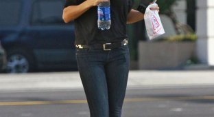 Стейси Кейблер отлично смотрится в джинсах (7 Фото)