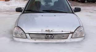 В Туле из-за коммунальной аварии автомобиль вмерз в лед (10 фото + 2 видео)