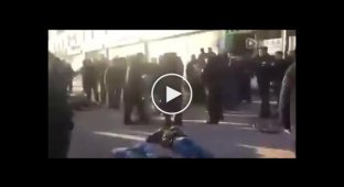 Полиция Китая избила толпу мусульман