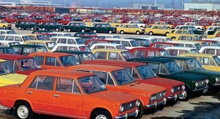 Автомобили рожденные в СССР - Площадки готовой продукции (20 фото)