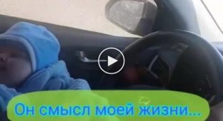 Яжемать сняла видео, управляя автомобилем с ребенком на коленях