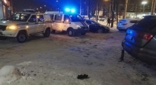 Странное происшествие в Санкт-Петербурге, виновником которого стал водитель Audi Q7 (3 фото)