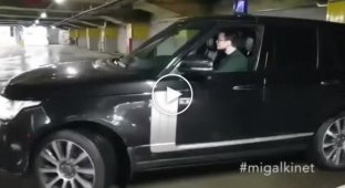 Мажоры устроили покатушки на машине с мигалкой и номерами Дмитрия Рогозина