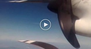 Интересная иллюзия в окошке самолета