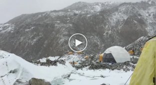 Новое видео cхода лавины на Эвересте глазами альпиниста