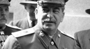 Сколько зарабатывал Сталин? (3 фото)