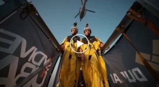 Сногсшибательный прыжок с парашютом с Бурж Халифа