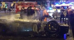 17-летний подросток на Ferrari устроил серьезное ДТП в центре Москвы (4 фото + 2 видео)