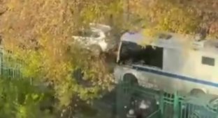 17-летний Александр устроил стрельбу около школы в Москве (4 фото + 2 видео)