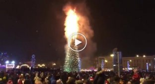 В новогоднюю ночь в Южно-Сахалинске сгорела главная елка города