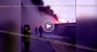 Сильный пожар со взрывом в Новосибирске