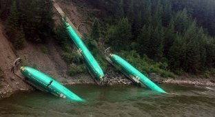 "Авиационное" крушение поезда в Монтане (10 фото)